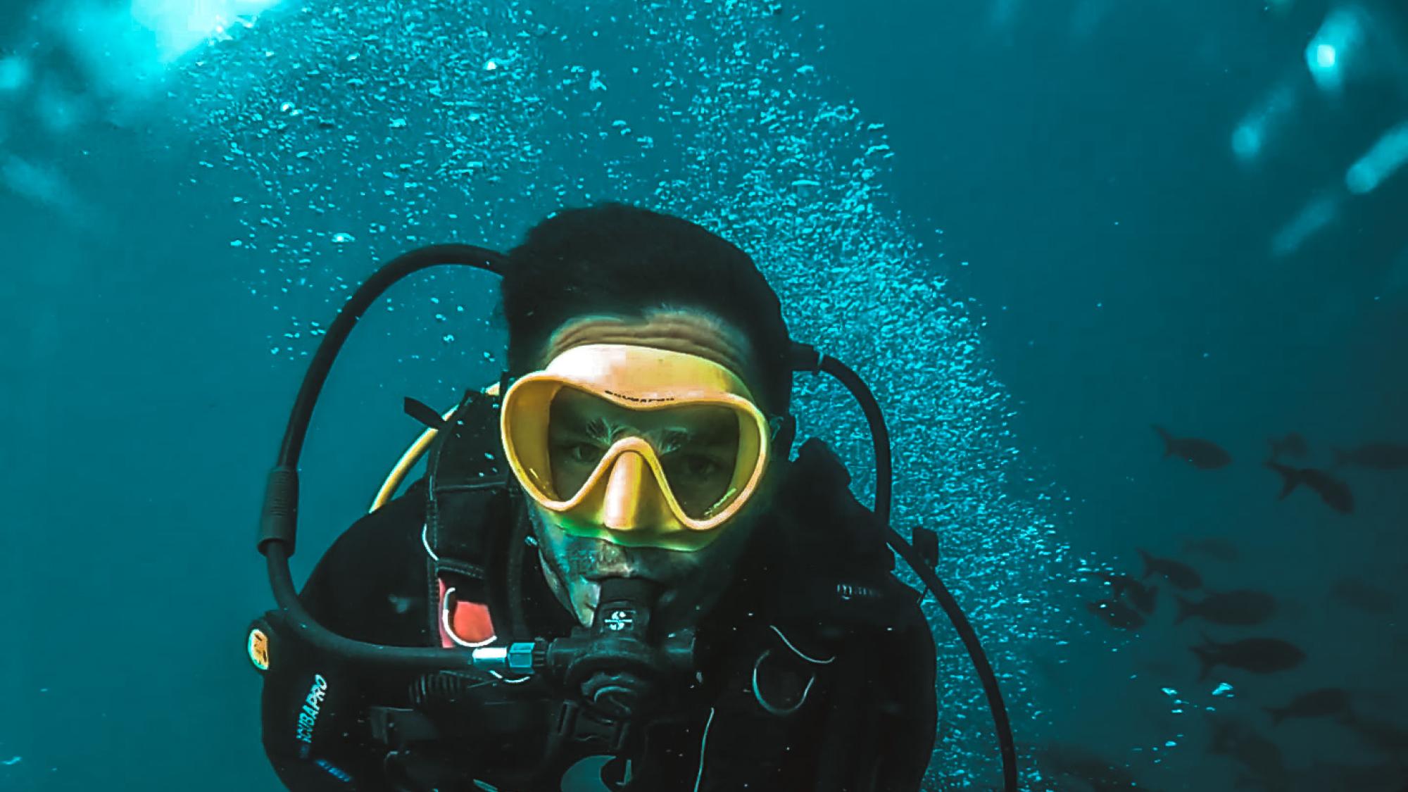 Andre Castaneda swimming towards the camera